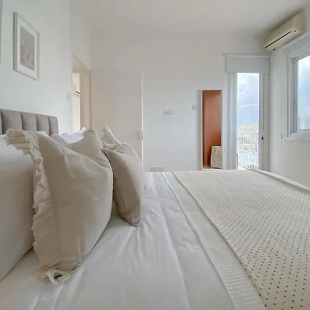 Phaedrus Living: Downtown Flat 704 Nicósia
